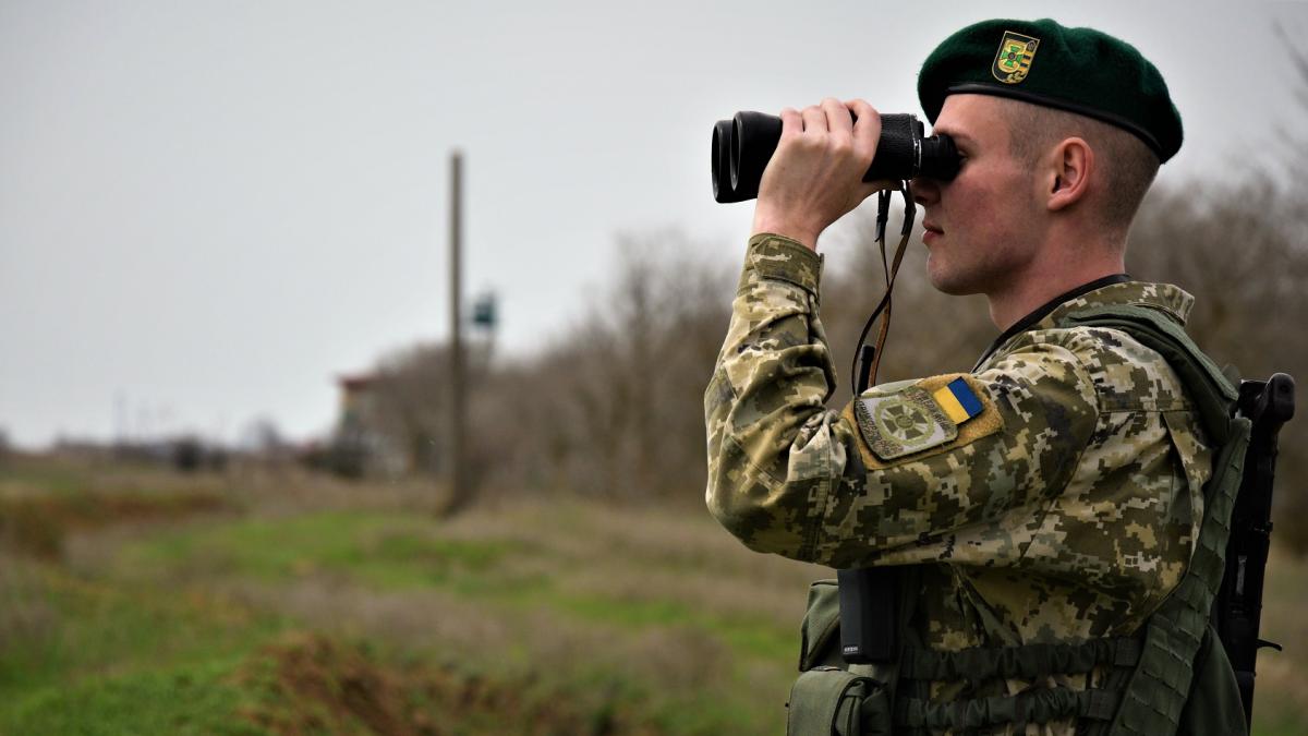 Пограничники зафиксировали вблизи населенного пункта Большой Бычков попытку контрабанды с помощью квадрокоптера